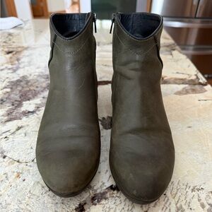 Wolky Hunter Green Waxed Suede Boots - Women’s Size 40 EU